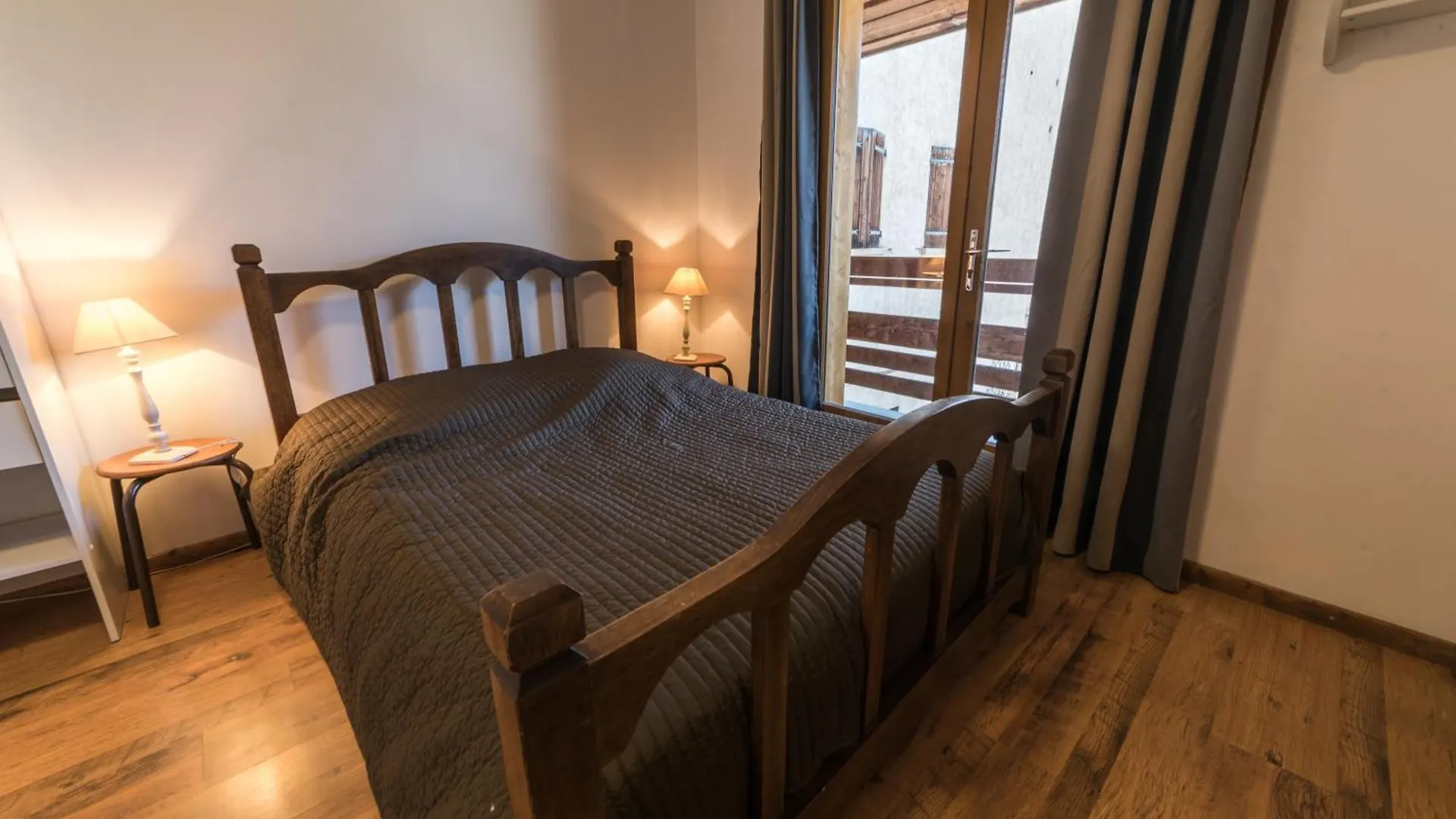 Chalet Les Moineaux Chambres D'Hotes Jausiers Apartment